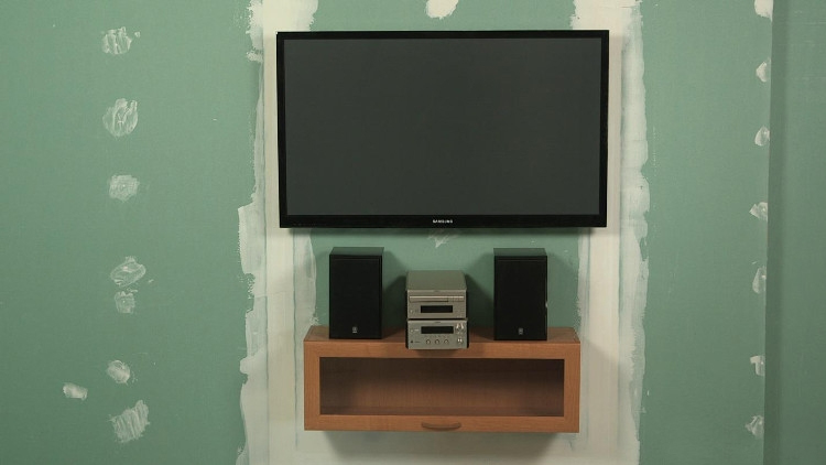 Как повесить телевизор на стену? Только при помощи кронштейна для телевизора
