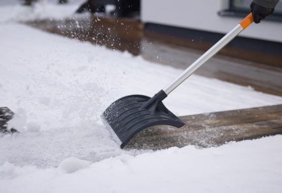Снегоуборочная лопата своими руками из дерева, стали, пластика