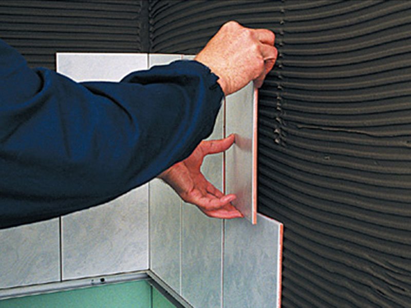 Укладка плитки на стену своими руками: подробная пошаговая инструкция